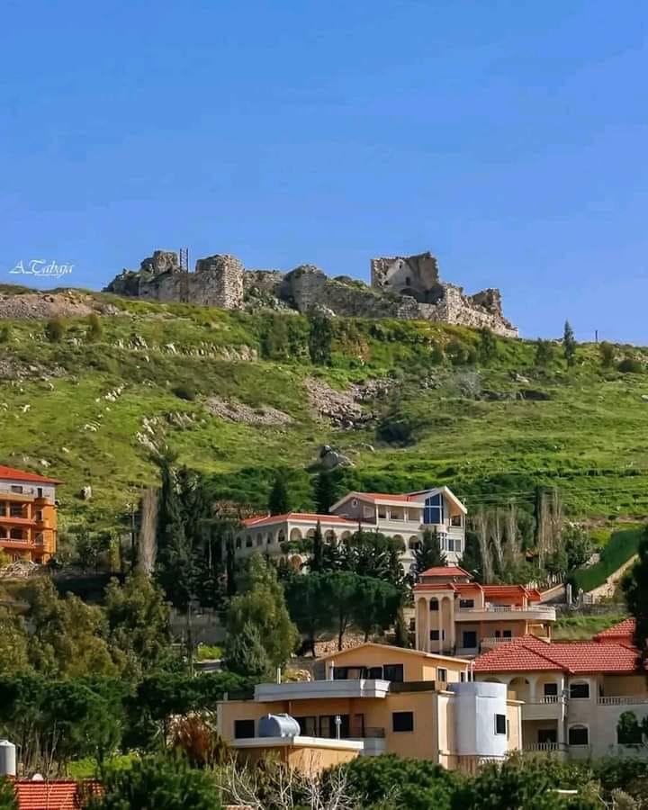 C:\Users\Sabah\Desktop\الجنوب\أرنون.. القرية والقلعة.jpg